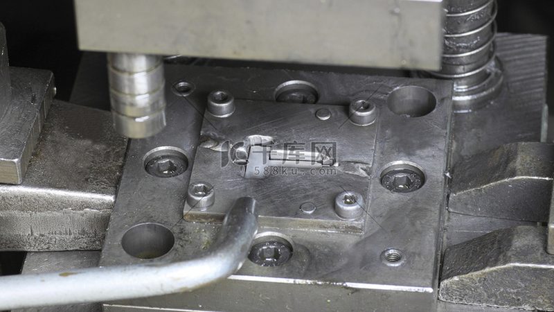 汽车模具标准件：价格背后的考量因素