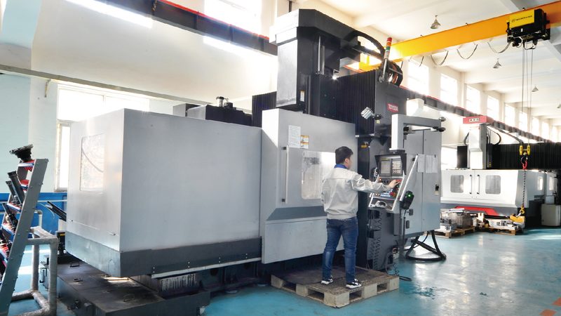 大型模具制造厂与模具厂的区别：从规模到工艺的深度解析